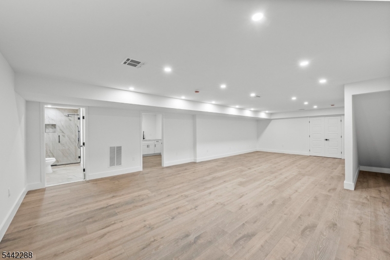 53 Greenbrook Avenue Woodbridge NJ 08832