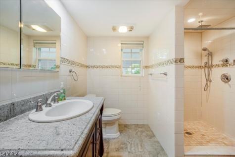 6 Driftway Roseland NJ 07068
