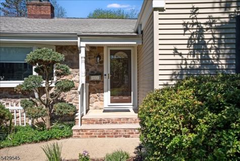 16 Brook Drive North Morris Plains NJ 07950