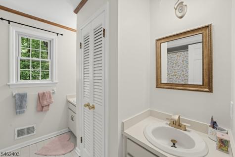 5 Buckingham Court Clinton NJ 08801