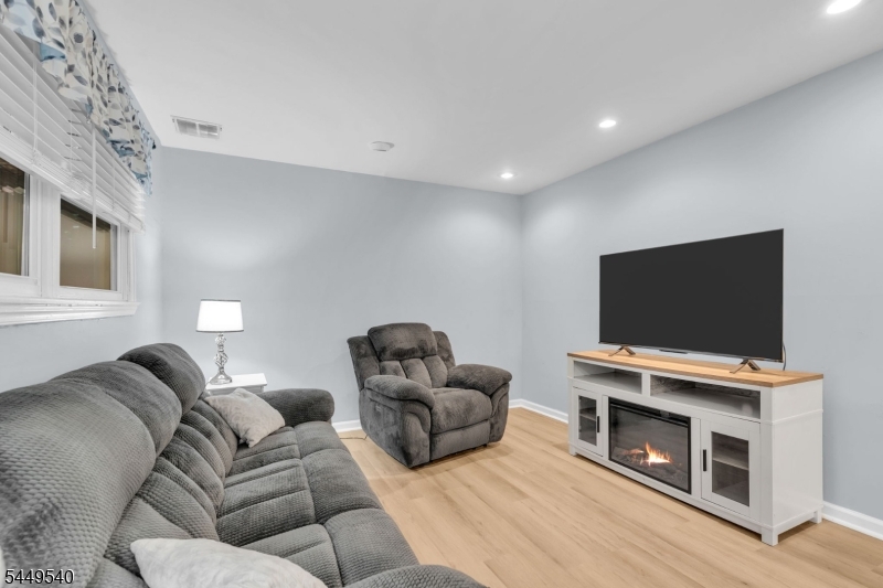 23 Leo Avenue Hopatcong NJ 07874
