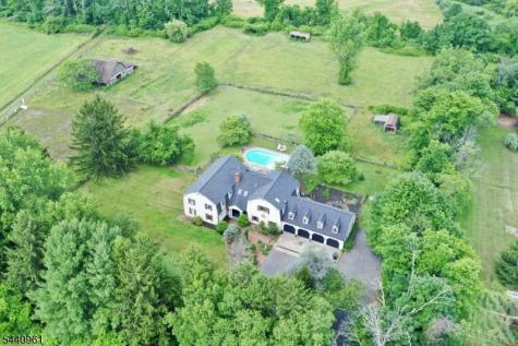 13 Farmersville Road Tewksbury NJ 07830