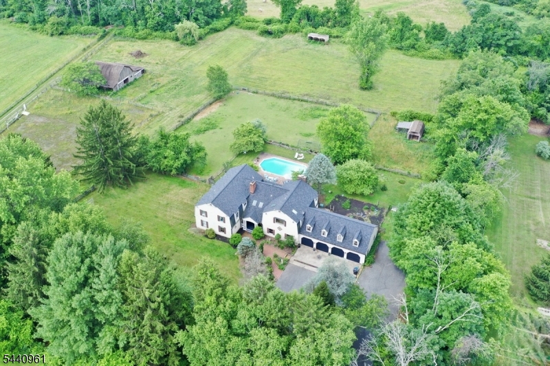 13 Farmersville Road Tewksbury NJ 07830
