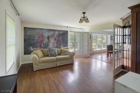 13 Farmersville Road Tewksbury NJ 07830