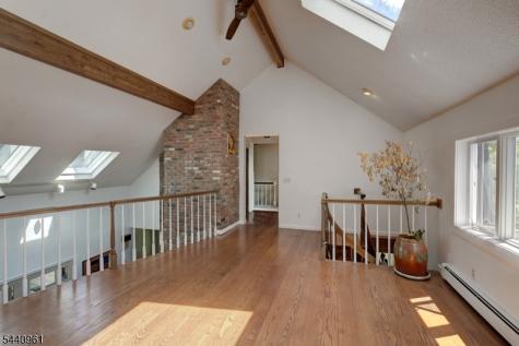 13 Farmersville Road Tewksbury NJ 07830