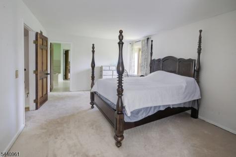 13 Farmersville Road Tewksbury NJ 07830
