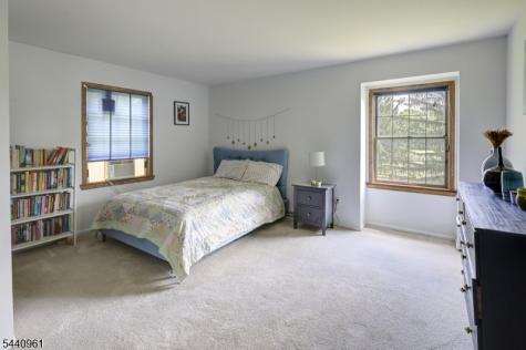 13 Farmersville Road Tewksbury NJ 07830