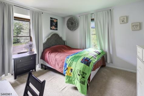 13 Farmersville Road Tewksbury NJ 07830