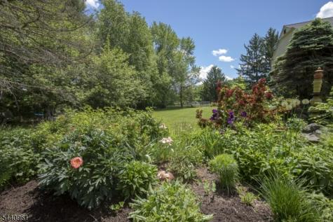 13 Farmersville Road Tewksbury NJ 07830