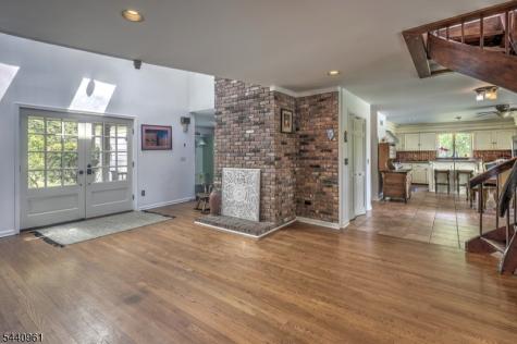 13 Farmersville Road Tewksbury NJ 07830