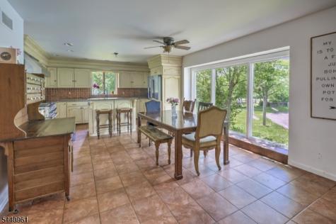 13 Farmersville Road Tewksbury NJ 07830