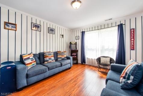8 Spruce Drive Green NJ 07821