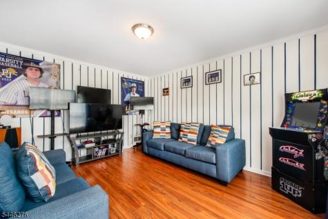 8 Spruce Drive Green NJ 07821