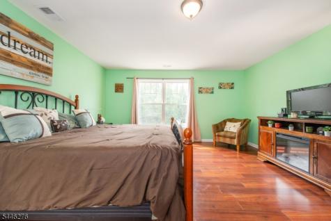 8 Spruce Drive Green NJ 07821