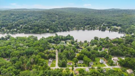 8 Spruce Drive Green NJ 07821