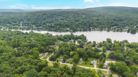 8 Spruce Drive Green NJ 07821