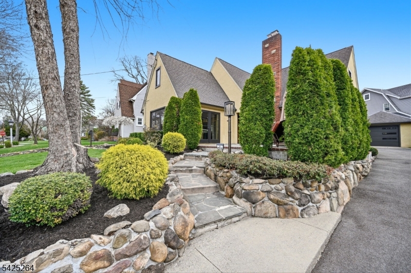 11 Ashton Place Glen Rock NJ 07452