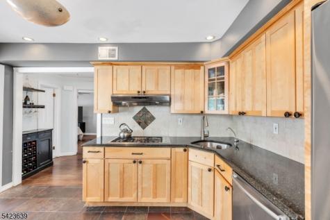 52 7TH Street North Arlington NJ 07031