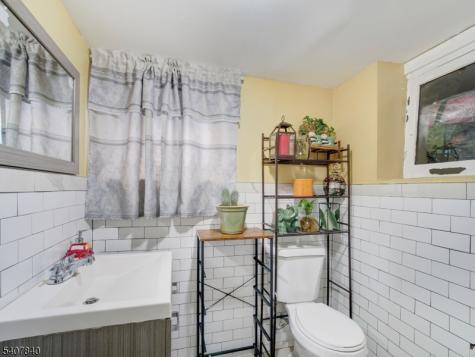 24 White Terrace Newark NJ 07108