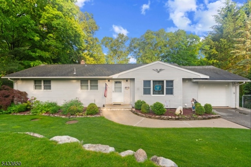 17 Foxhill Lane Ringwood NJ 07456