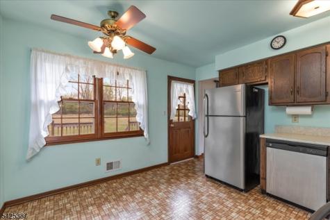 9 Symonds Lane Lebanon NJ 08826