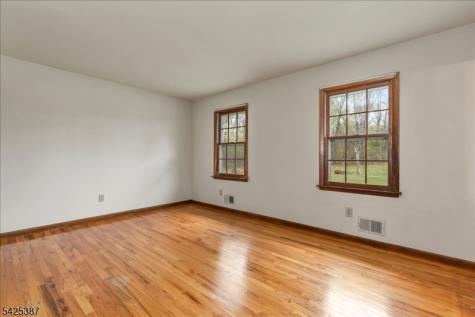 9 Symonds Lane Lebanon NJ 08826