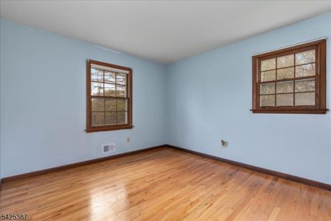 9 Symonds Lane Lebanon NJ 08826