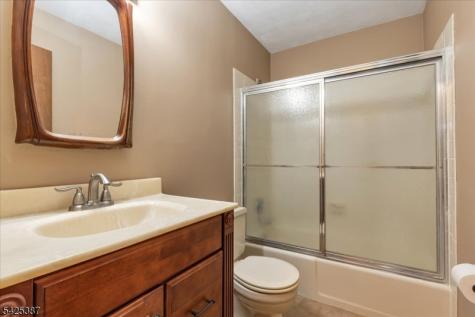 9 Symonds Lane Lebanon NJ 08826