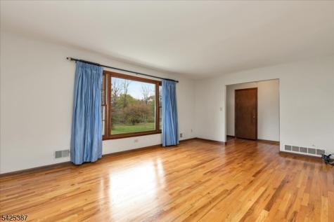 9 Symonds Lane Lebanon NJ 08826