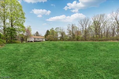 9 Symonds Lane Lebanon NJ 08826
