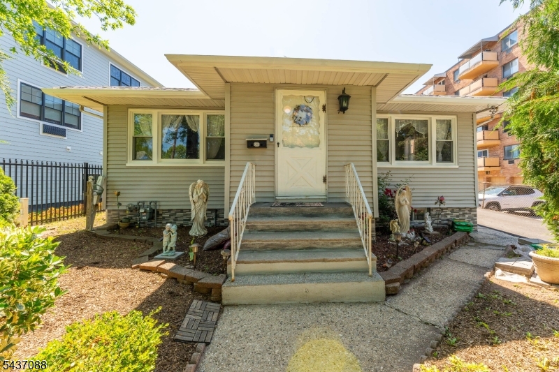 72 Clarendon Place Hackensack NJ 07601