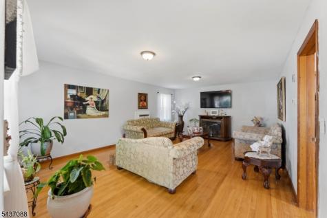 72 Clarendon Place Hackensack NJ 07601
