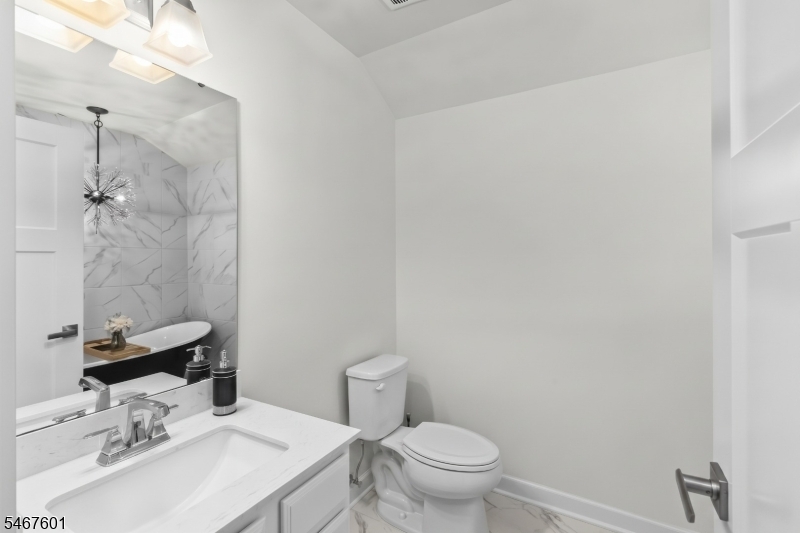 18 Mountain View Lane Mansfield NJ 07865