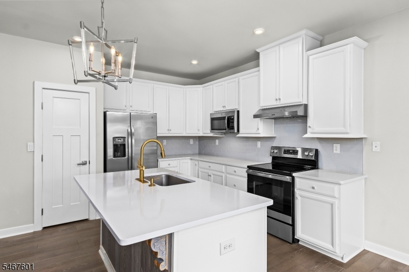 18 Mountain View Lane Mansfield NJ 07865