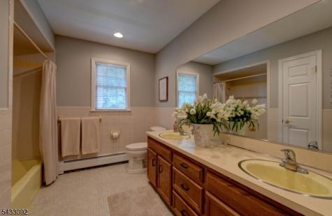 71 Cheshire Lane Ringwood NJ 07456