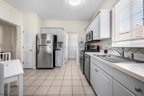 18 Kensington Circle White NJ 07823