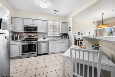 18 Kensington Circle White NJ 07823