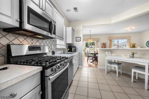 18 Kensington Circle White NJ 07823