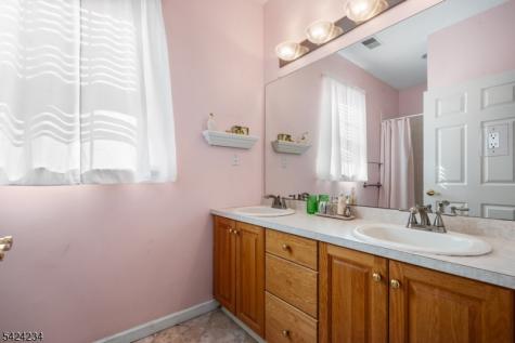 18 Kensington Circle White NJ 07823