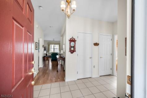 18 Kensington Circle White NJ 07823