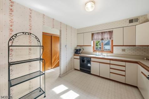 5 N 13th Avenue Manville NJ 08835