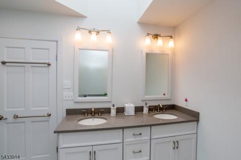53 Rittenhouse Road Delaware NJ 08559