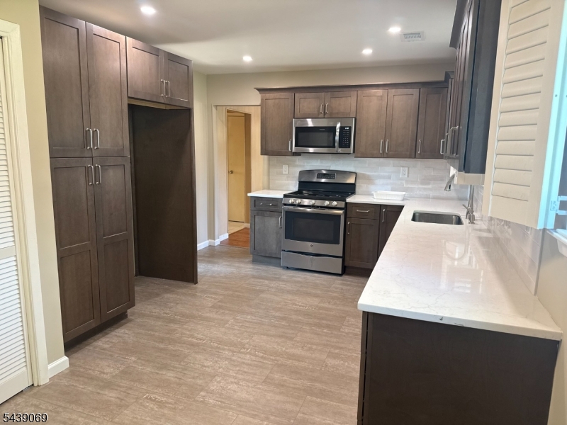 13 Patton Drive Franklin NJ 08873