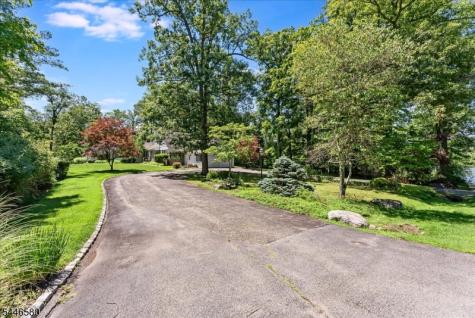 23 The Crossway Kinnelon NJ 07405