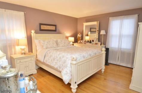 29 Hugenot Street East Hanover NJ 07936
