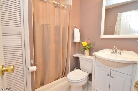 29 Hugenot Street East Hanover NJ 07936