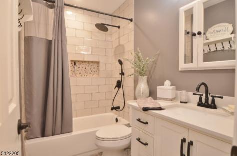 29 Hugenot Street East Hanover NJ 07936