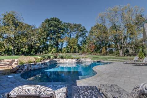 6 Harlow Pointe Cove Green Brook NJ 08812