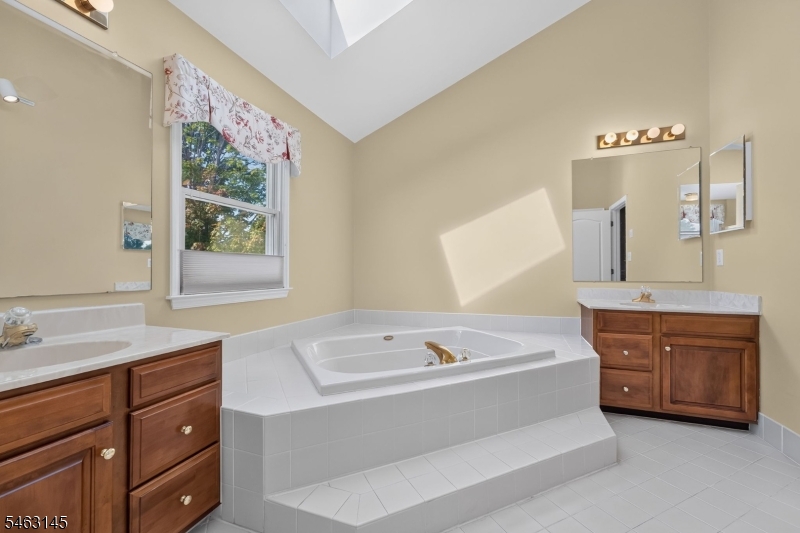 7 Stark Court Raritan NJ 08551