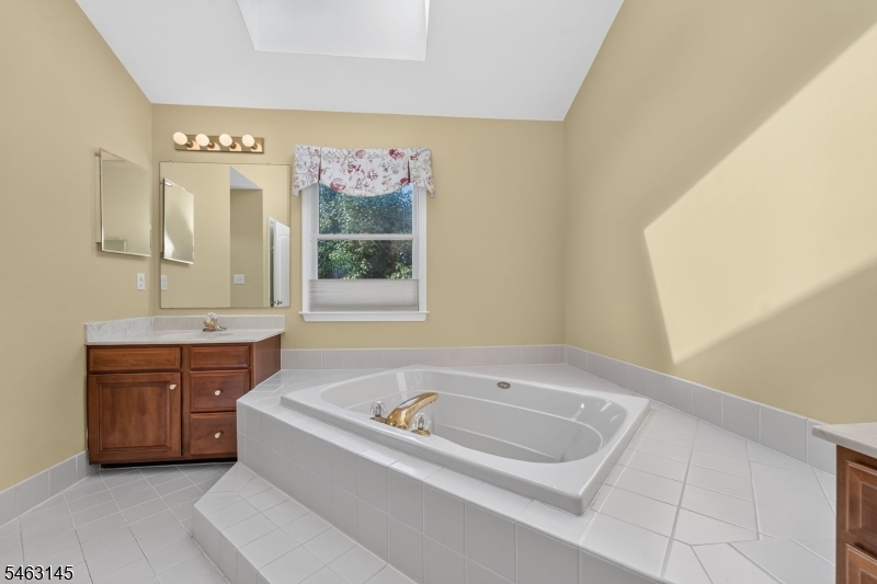 7 Stark Court Raritan NJ 08551